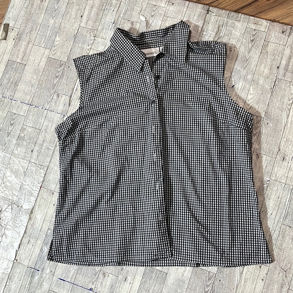 Chadwicks gingham sleeveless button up blouse